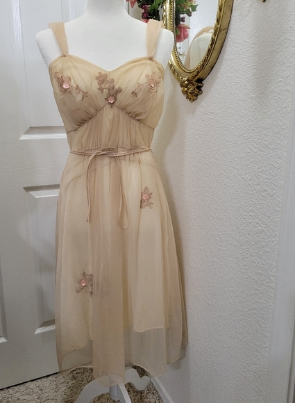 Vintage Lingerie - Picture 2 of 16